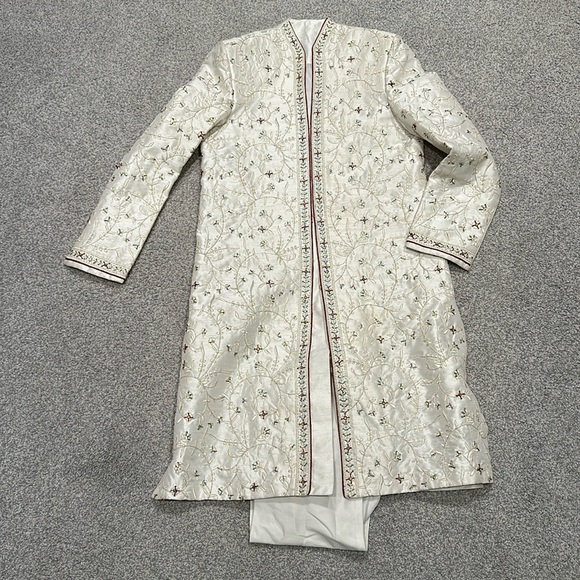 Indian Suit - Picture 1 of 1